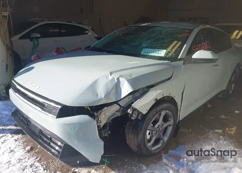 2025 Kia K4 Lxs z USA, uszkodzony, nr VIN 3KPFT4DEXSE179902